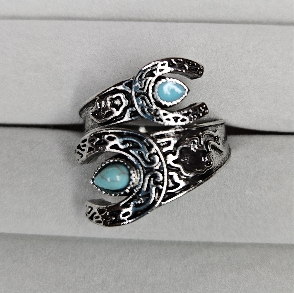 Silver Horeshoe Openwork Ring With Turqouise Sz 8 Bypass